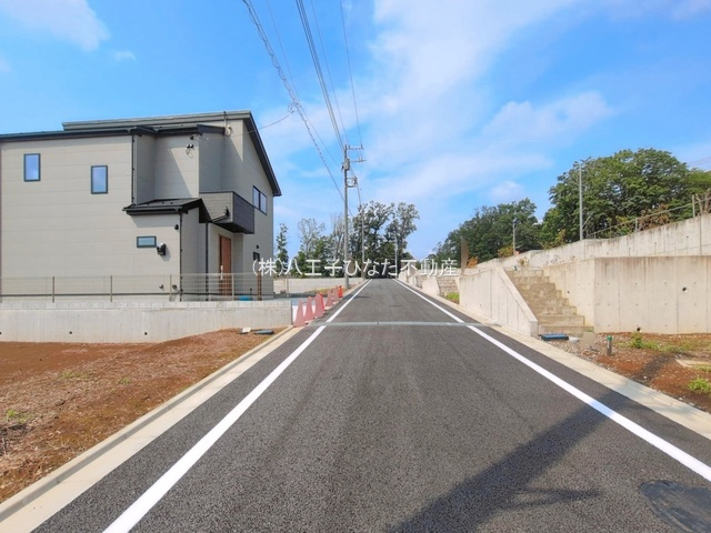 『八王子市新築戸建て』長房町771-56【仲介手数料無料】　　の前面道路含む現地写真|～仲介手数料無料☆八王子ひなた不動産～八王子市長房町　新築戸建て