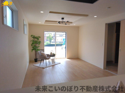 【居間・リビング】 | Blooming Garden加須市花崎4丁目2号棟 | 解放感のある広々LDKで大切な家族との時間が過ごせます。