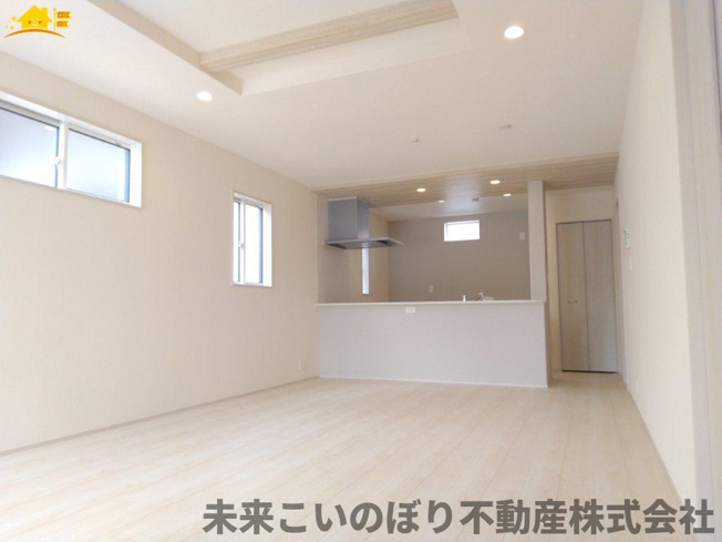 【居間・リビング】 | Blooming Garden加須市花崎4丁目1号棟 | 一日の中で多くの時間を過すことになるリビングダイニングだからこそ、いつも穏やかな空間であることが必然。爽やかな通風と採光を存分に感じる事が出来る空間です。