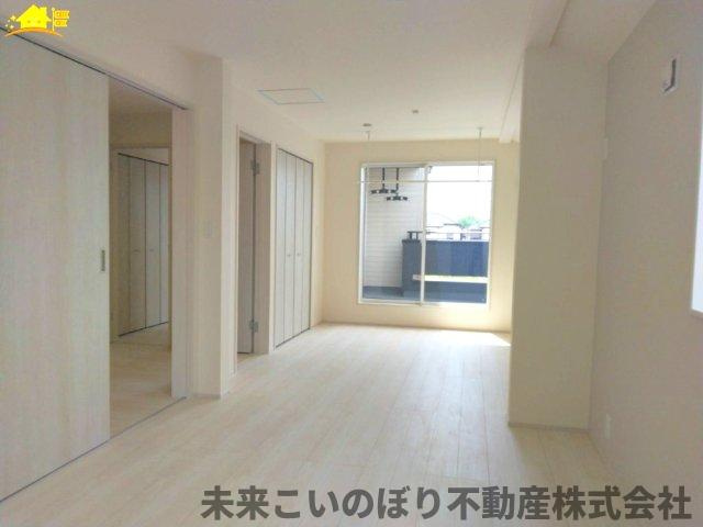 【寝室】 | Blooming Garden加須市花崎4丁目1号棟 | 主寝室は大型ベッドもラクラク設置できます♪