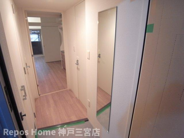 セレニテ神戸元町クレアの玄関