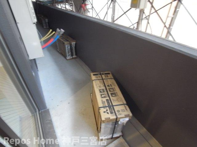 セレニテ神戸元町クレアのバルコニー