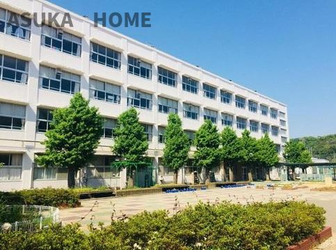 泉区岡津町の周辺|横浜市立岡津小学校まで徒歩6分です。緑豊かな環境ですね。