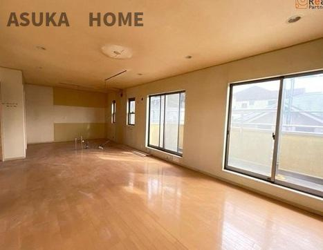 泉区岡津町の居間・リビング|リビングとダイニングに分けられているLDK♪生活動線に配慮された間取りとなっております。