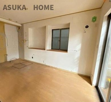 泉区岡津町の洋室|収納スペースが豊富なのでお部屋を広々お使いいただけます。