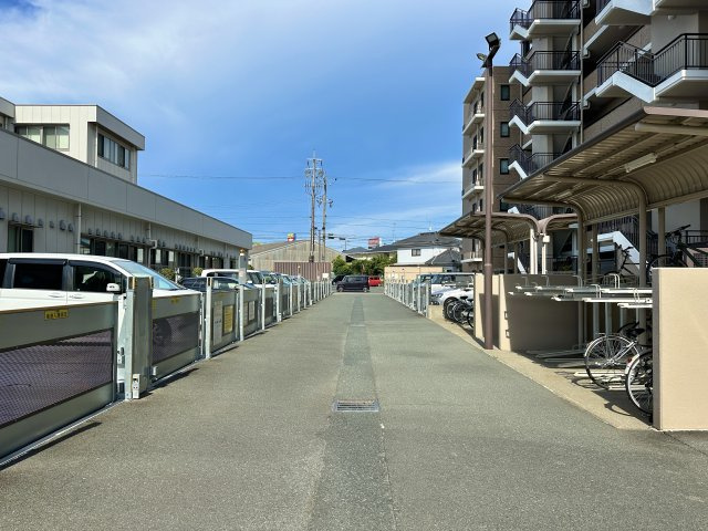 ナイスステージ葵東の駐車場|敷地内で駐車場1台は必ずつきますよ。　
