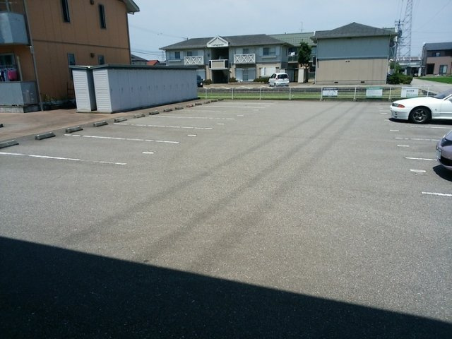 フェリックスＤの駐車場