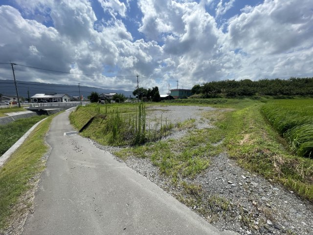 朝倉市山田　売り土地の前面道路含む現地写真|前面道路含む現地写真です