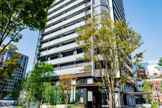 【外観】 | ザ・ファインタワー梅田豊崎 | 【外観】低層階部分の外観です。自然の気配が感じられるエクステリアです☆