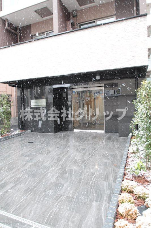 ディアレイシャス横浜吉野町のエントランス
