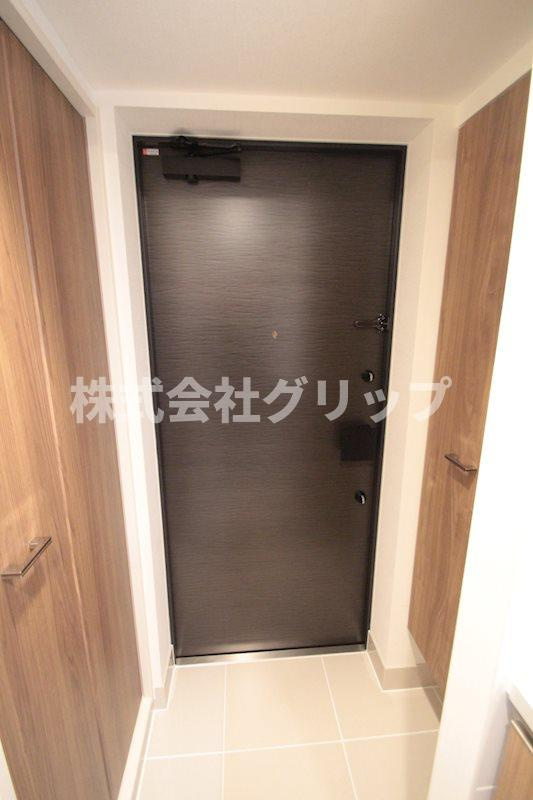 ディアレイシャス横浜吉野町の玄関