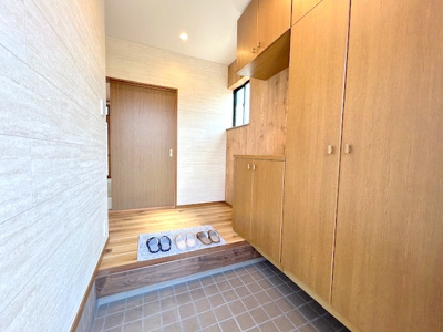 【玄関】 | 京田辺市山手東1丁目 戸建