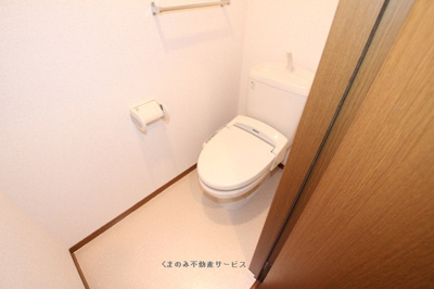 【トイレ】 | ウイルネストB棟 | 落ち着いたトイレです
ウイルネストB棟　101号室　平成26年12月22日撮影