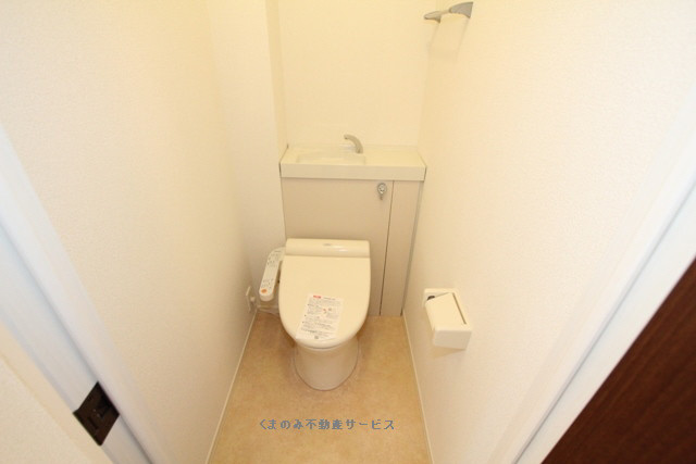 【トイレ】 | ストーク日高A棟 | 清潔感のあるトイレです
ストーク日高A棟201号室　2014年10月3日