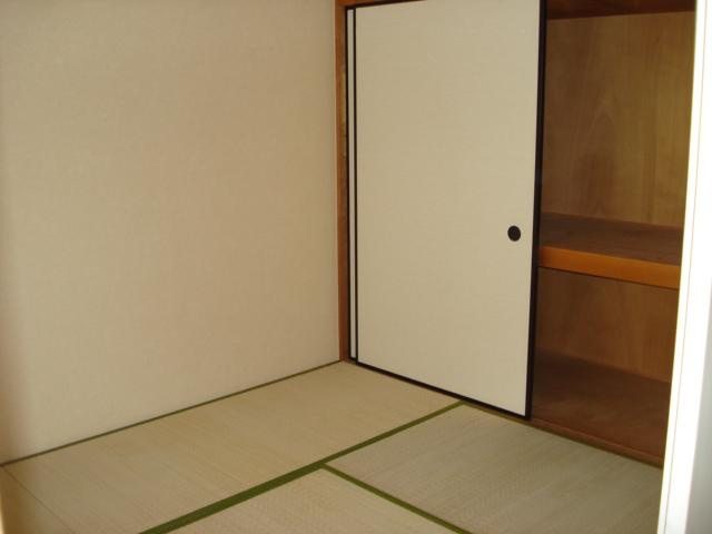ドミール毘沙門の内装|和室