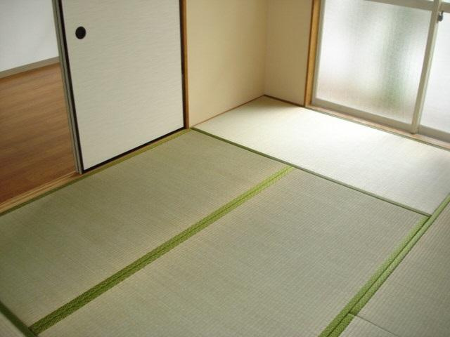 ドミール毘沙門の内装|和室