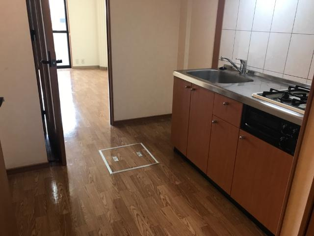 ロイヤルパインズＡ棟のキッチン|キッチン