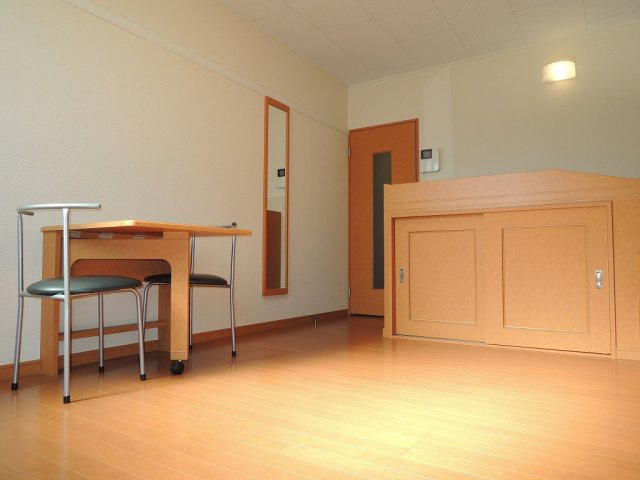 レオパレスさやかの居間・リビング