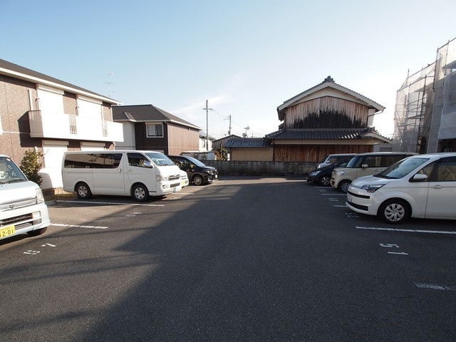 グレイスコートＤの駐車場