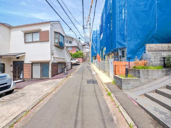横浜市南区庚台の新築一戸建の前面道路含む現地写真|周辺環境も合わせてご案内させて頂きます！
お気軽にお問い合わせ下さい！