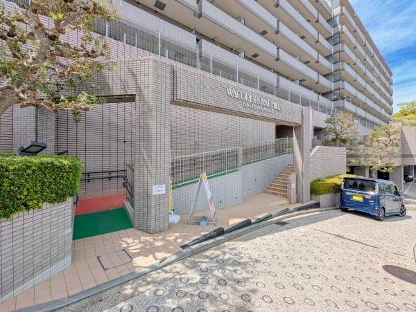 ワコーレロイヤルヒルズ横浜蒔田のエントランス|清掃もしっかり、管理のされたマンションです。
安心・安全・快適にお過ごしください