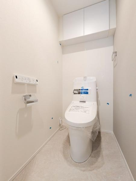 サングレイス横浜蒔田のトイレ|清潔感のある内装のすっきりとしたデザインのトイレです。
水周りが綺麗だと安心ですね。
