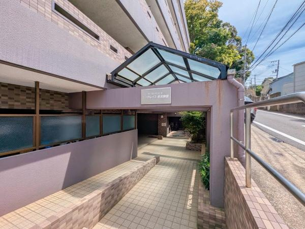 サングレイス横浜蒔田のエントランス|清掃もしっかり、管理のされたマンションです。
安心・安全・快適にお過ごしください