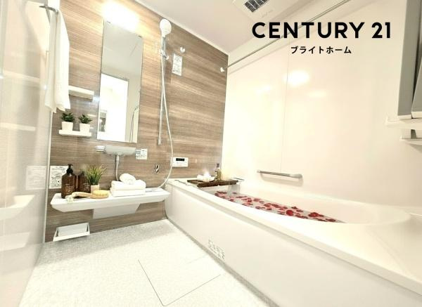 横浜市中区本牧間門の新築一戸建の浴室|広々としたバスルームで一日の疲れをいやして下さい！
※家具等はＣＧでの参考レイアウトです。