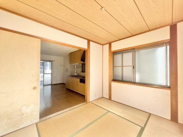 【和室】 | LDKと隣接した6畳の和室。
開けることで、開放感あふれる空間に！
