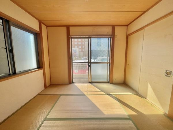 【和室】 | 室内にいても、たっぷりの陽光と爽やかな風を感じて頂ける、開放感あふれる居室です。