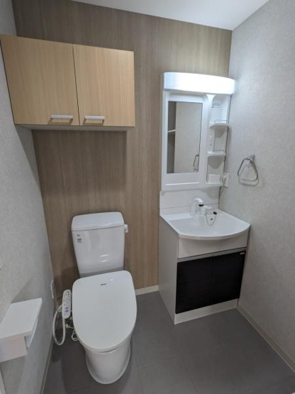 【トイレ】 | Apartment風音 | 温水洗浄便座付きトイレ