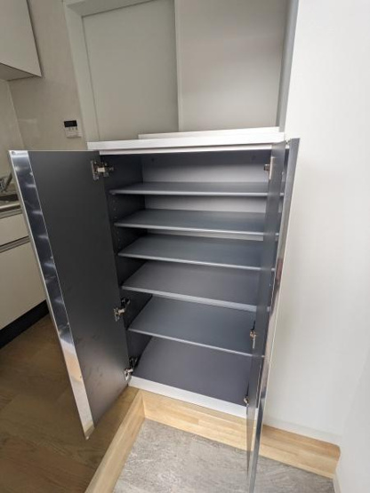 【玄関】 | Apartment風音 | 玄関のシューズボックスです。