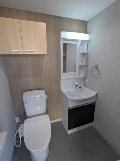 【トイレ】 | Apartment風音 | 温水洗浄便座付きトイレ