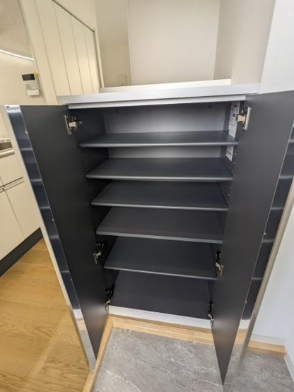 【玄関】 | Apartment風音 | 玄関のシューズボックスです。