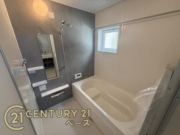 生駒市中菜畑２丁目 ５号棟 ／新築一戸建の浴室|ゆったりしたサイズの浴室！足を伸ばしての入浴は疲れも癒してくれます！