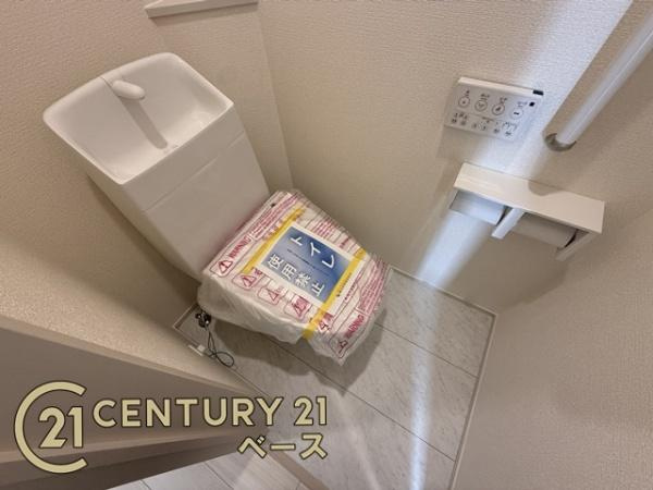 生駒市中菜畑２丁目 ５号棟 ／新築一戸建のトイレ|■2階にもウォシュレット付きのお手洗いございます！