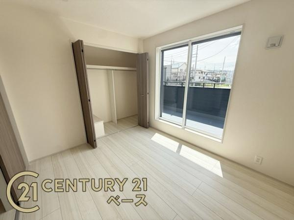 生駒市中菜畑２丁目 ５号棟 ／新築一戸建の洋室|■陽当たり・通風良好なお部屋です！