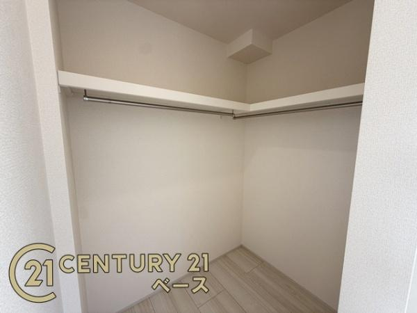 生駒市中菜畑２丁目 ５号棟 ／新築一戸建の収納|■たっぷり収納できるウォークインクローゼットがございます！