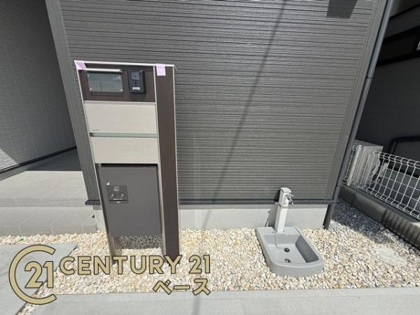 生駒市中菜畑２丁目 ５号棟 ／新築一戸建のその他|■駐車スペースには水柱栓があるので、愛車の洗車の際にも便利！