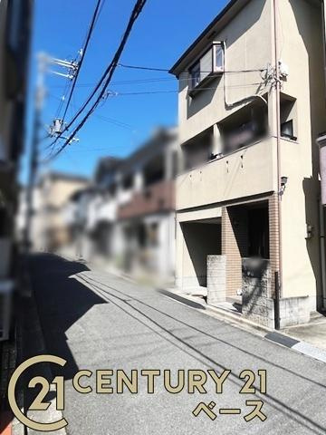 羽曳野市西浦４丁目の中古一戸建の前面道路含む現地写真