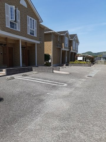 サニ－・ヒルズＤの駐車場