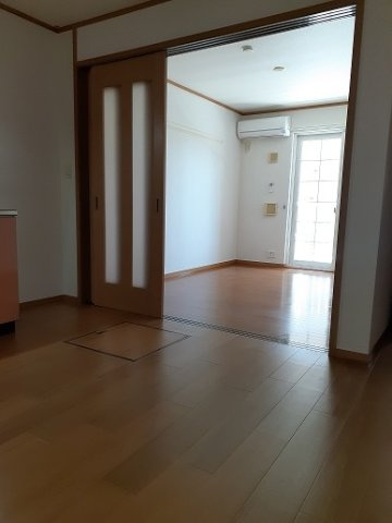 サニ－・ヒルズＤの居間・リビング