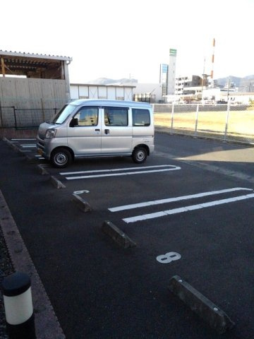 メゾン・ド・クレール　Ｂの駐車場