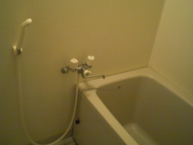 レオパレス大樹寺の浴室|うれしいバス・トイレ別タイプ。