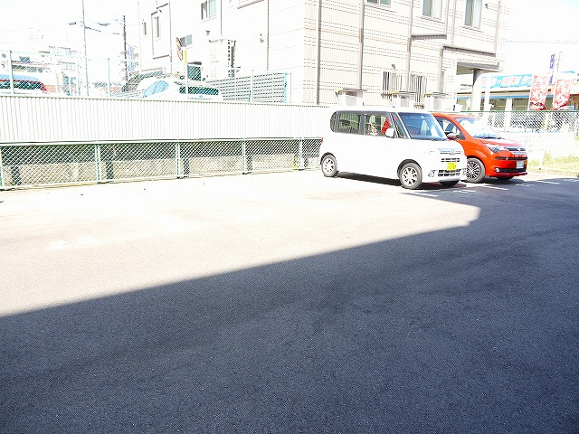 メゾン・ソーガの駐車場|車をお持ちの方に嬉しい駐車場付きの物件です