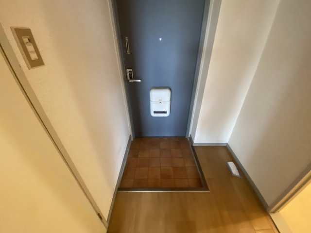 エルディム垣内の玄関