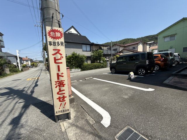 ピエデルモンテ・Ｍ　Ａの駐車場