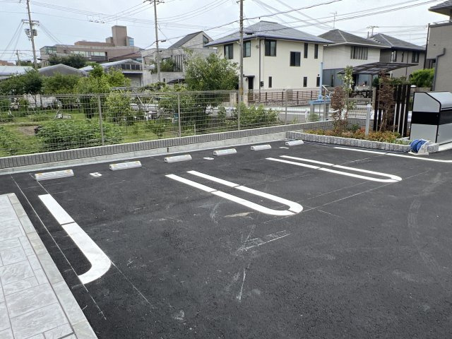 クレシェントの駐車場