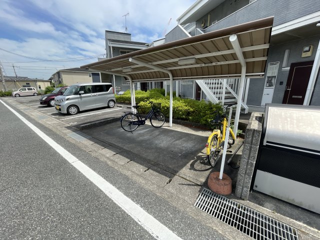 サンセールⅢの駐車場