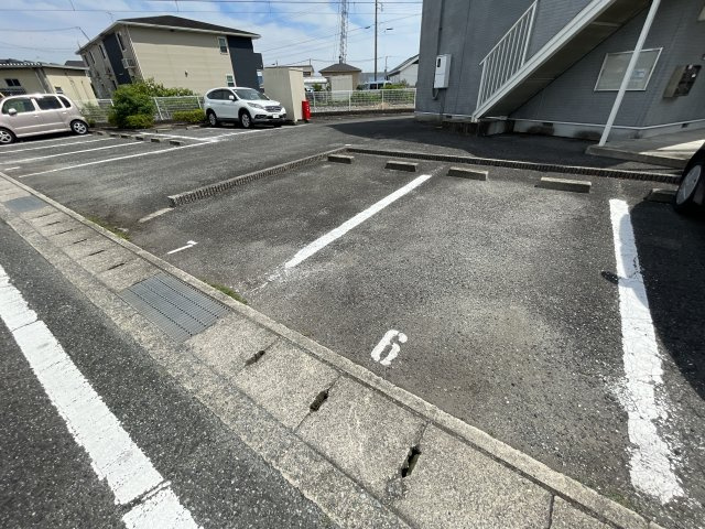 サンセールⅢの駐車場